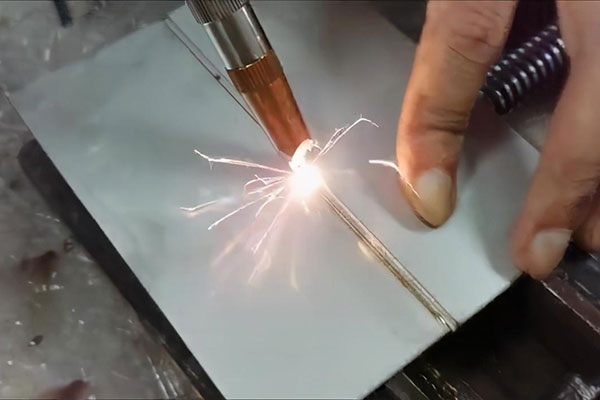 手持式激光焊接機(jī)與傳統(tǒng)焊接機(jī)比有什么優(yōu)勢？